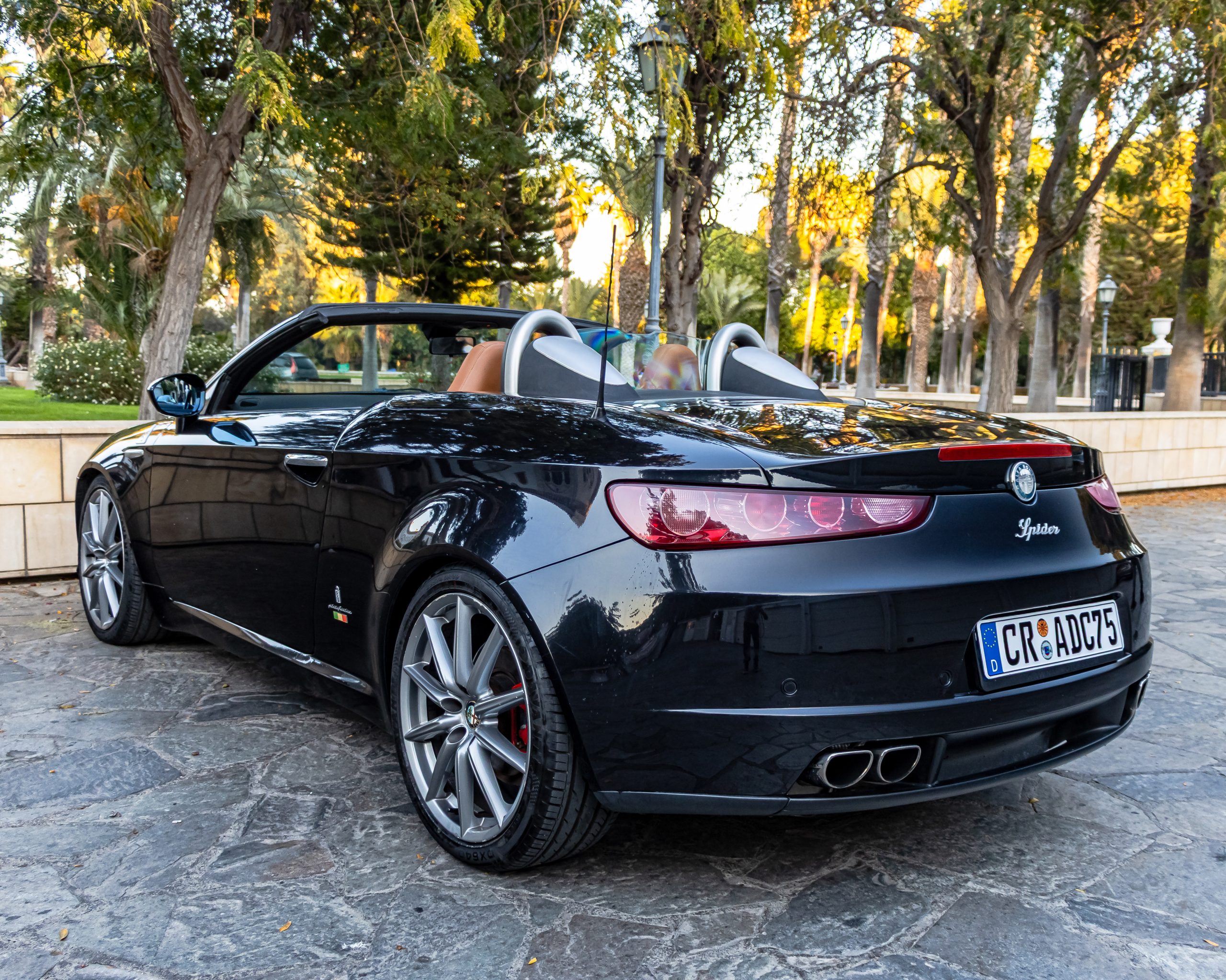 Beautiful 2008 Alfa Romeo Spider 2.2 JTS - Limited Edition - Image 2