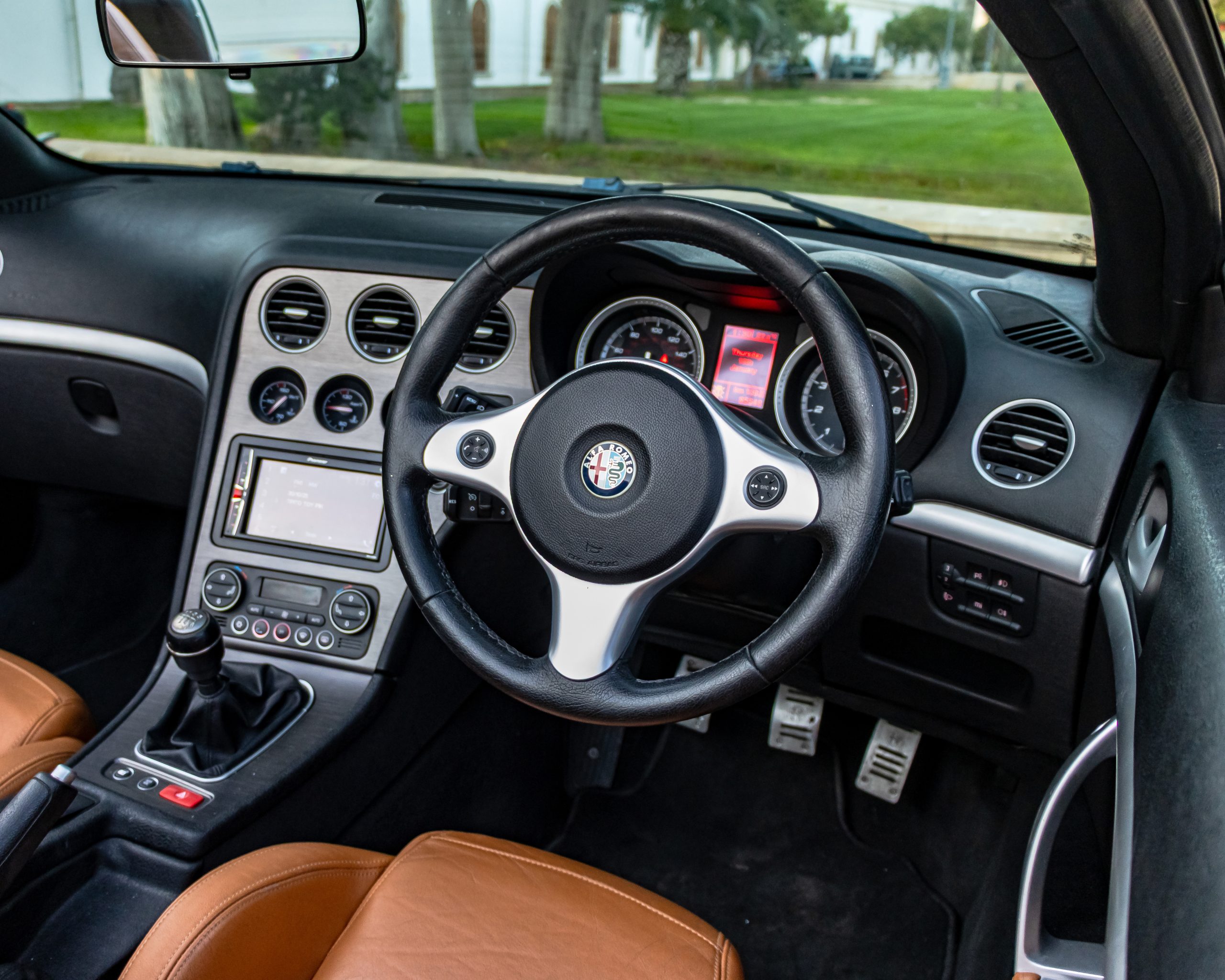Beautiful 2008 Alfa Romeo Spider 2.2 JTS - Limited Edition - Image 7